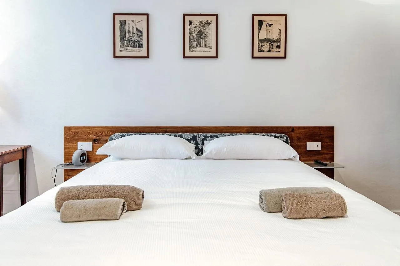 Apartment Suite Lo Storico - The House Of Travelers Como