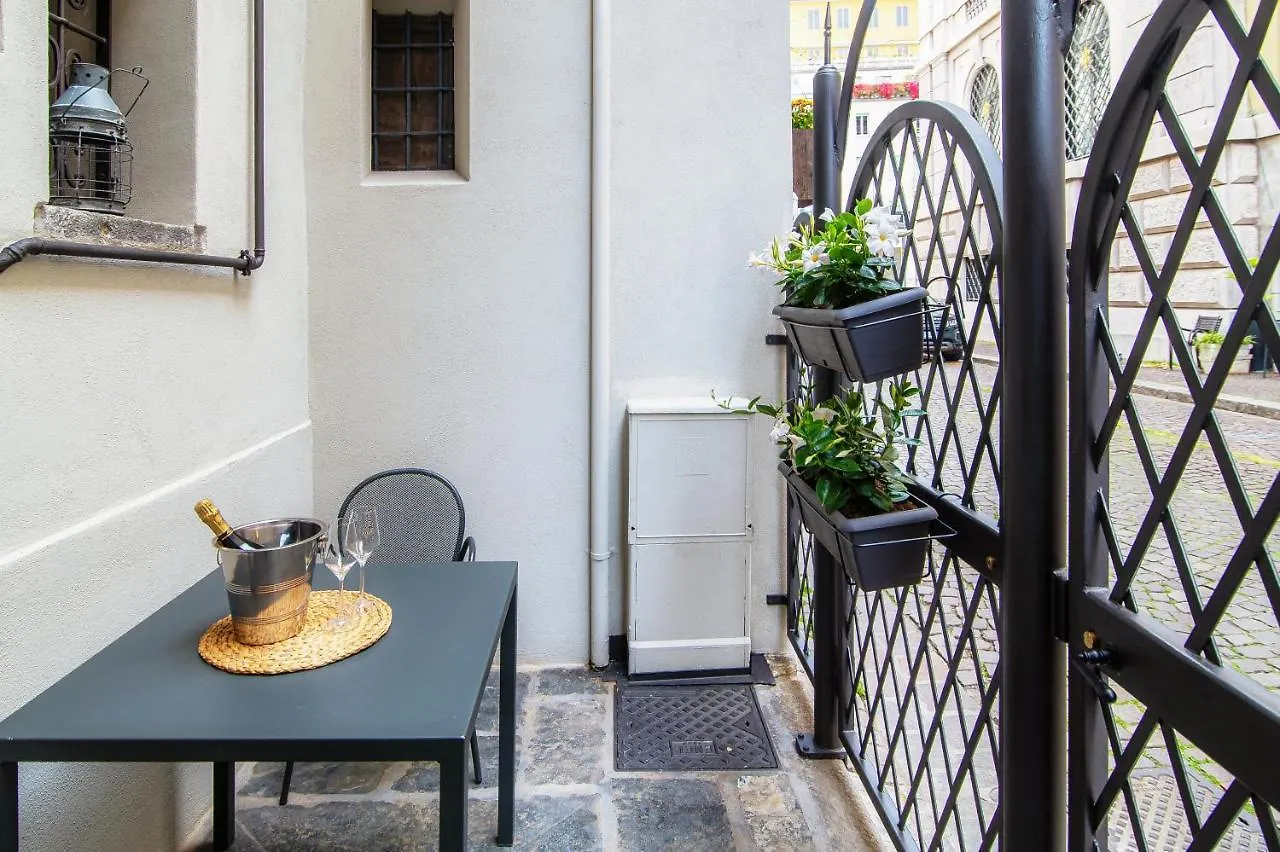 Apartment Suite Lo Storico - The House Of Travelers Como