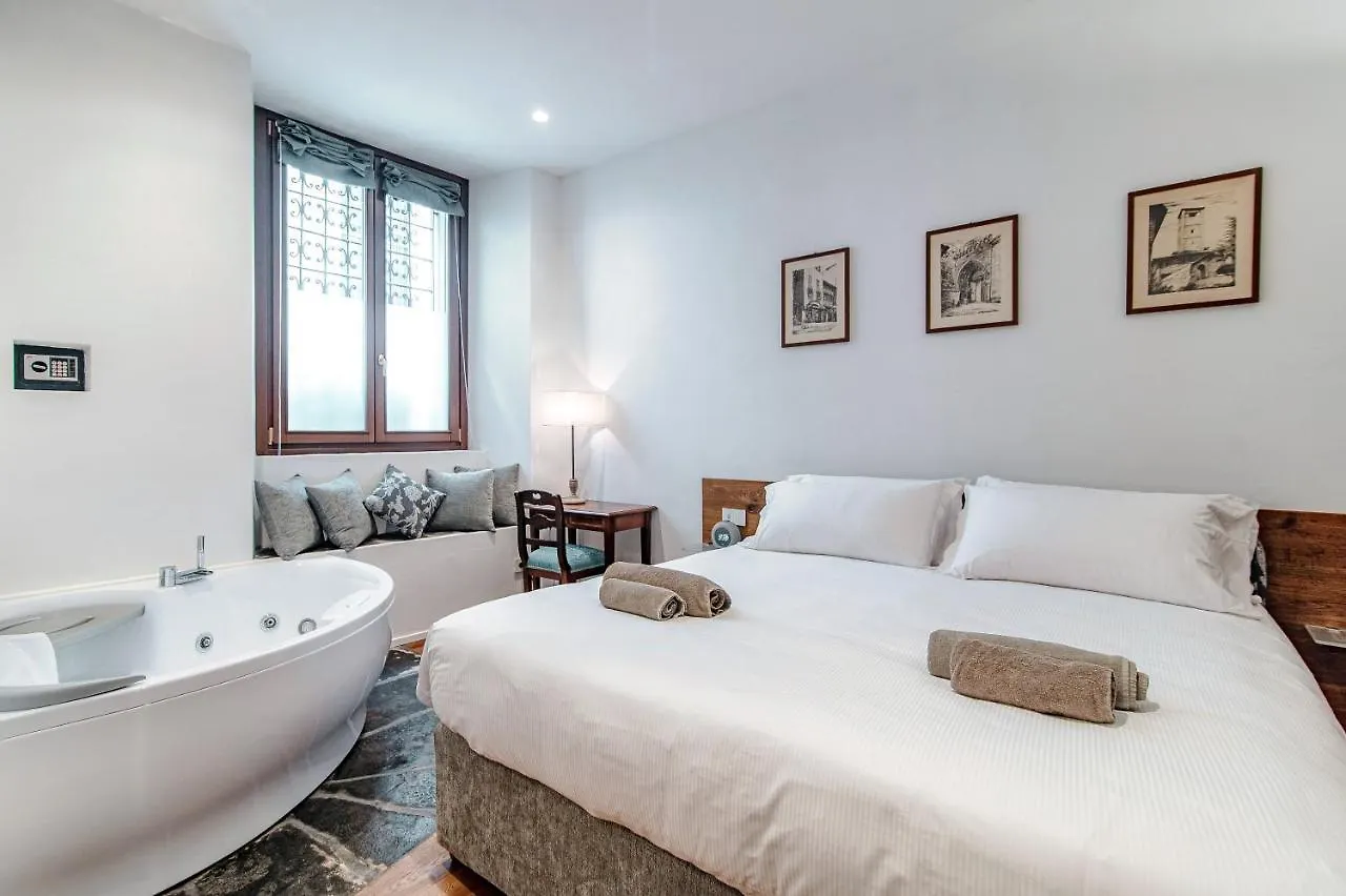 Suite Lo Storico - The House Of Travelers Como