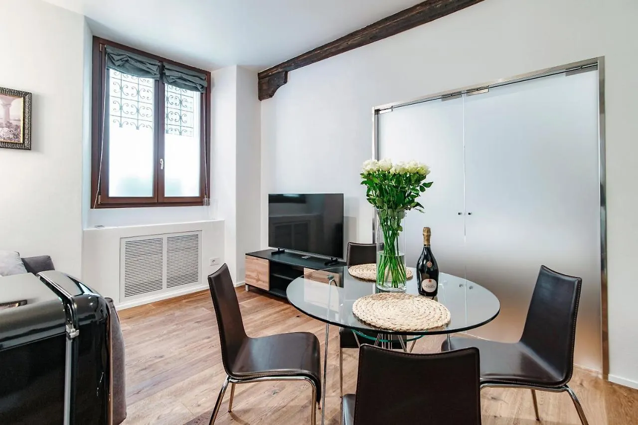 Suite Lo Storico - The House Of Travelers Como