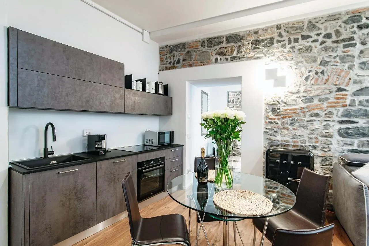 Suite Lo Storico - The House Of Travelers Como