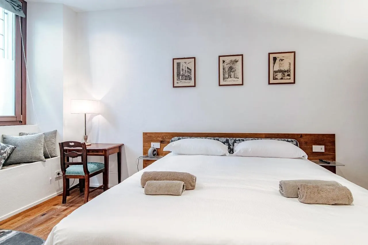 Apartment Suite Lo Storico - The House Of Travelers Como Italy