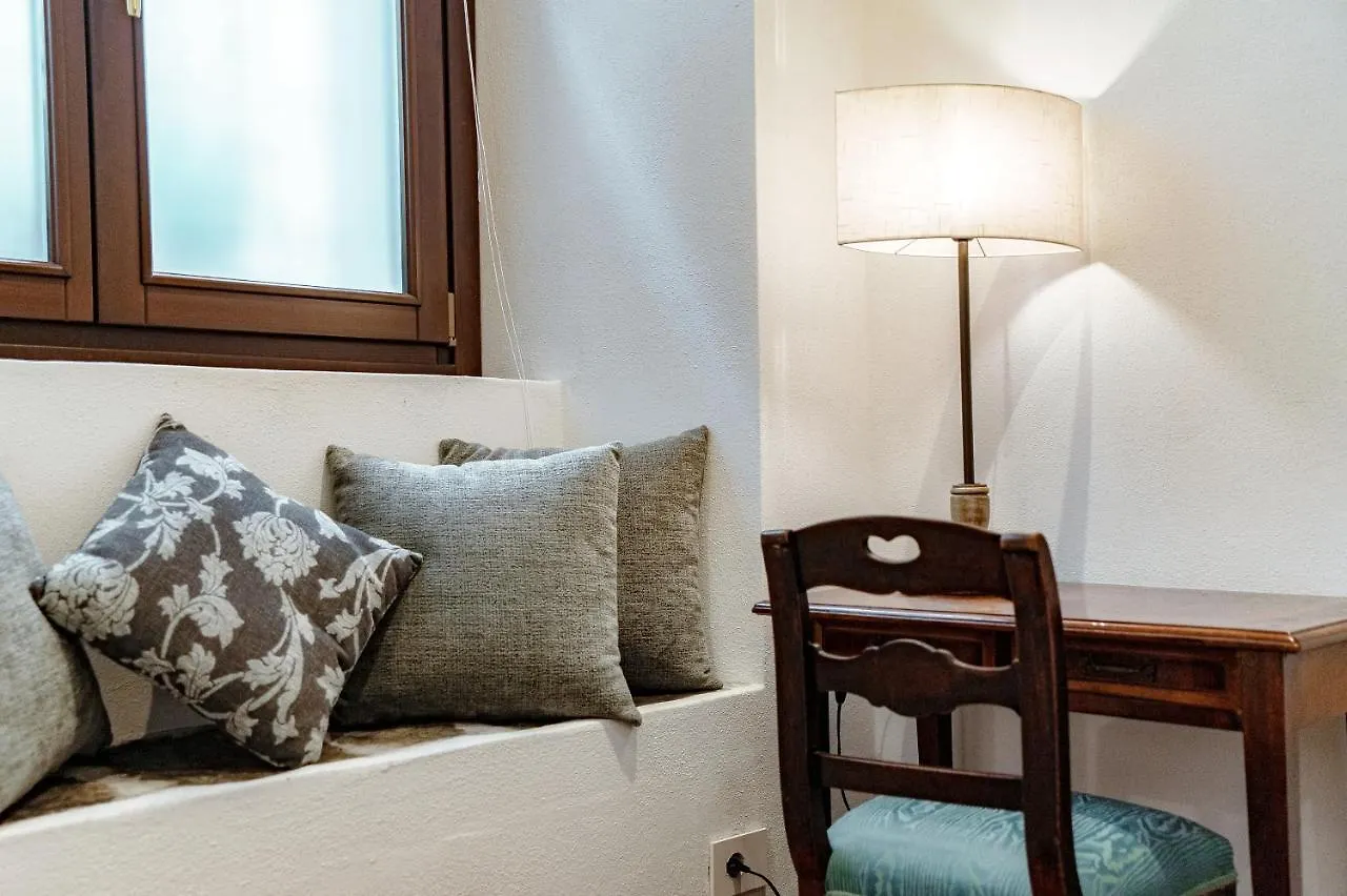 Suite Lo Storico - The House Of Travelers Como