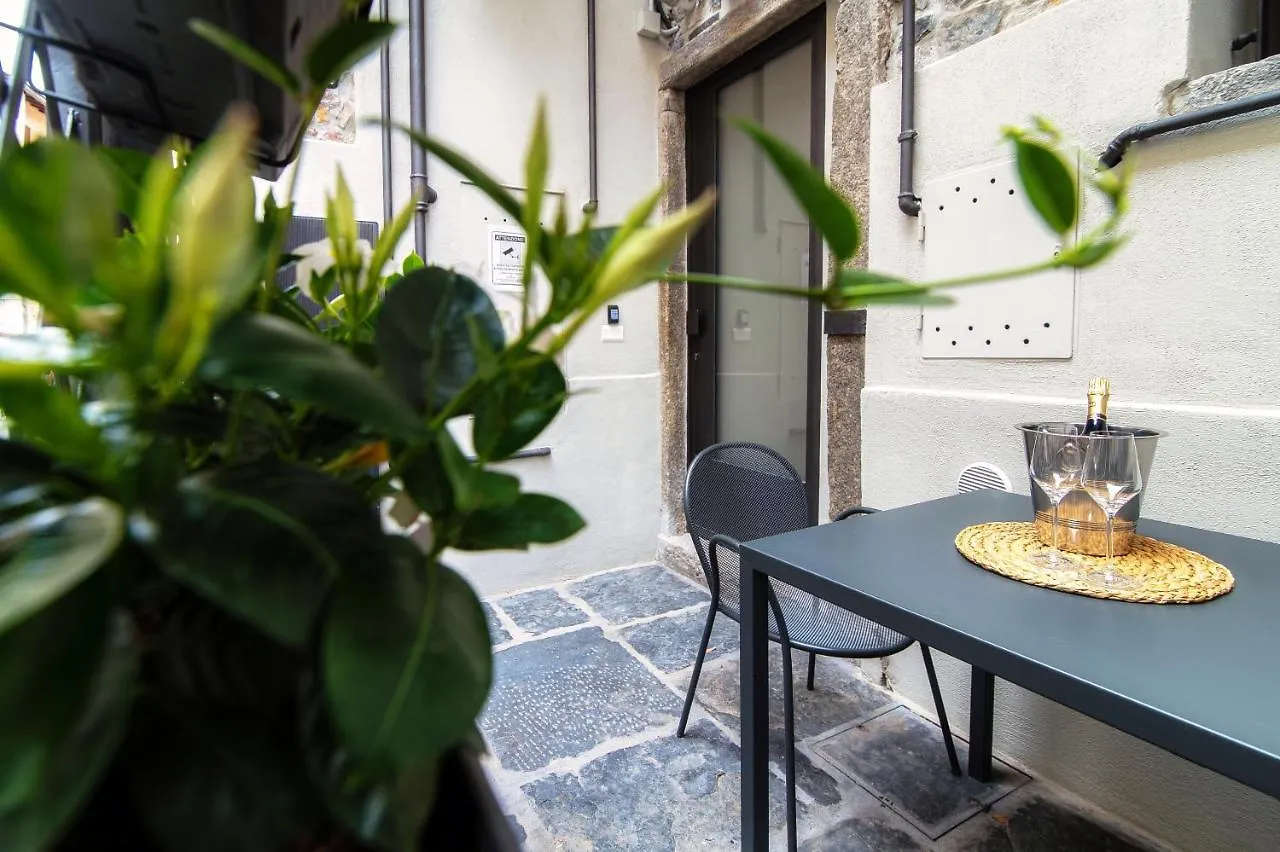 Suite Lo Storico - The House Of Travelers Como Italien