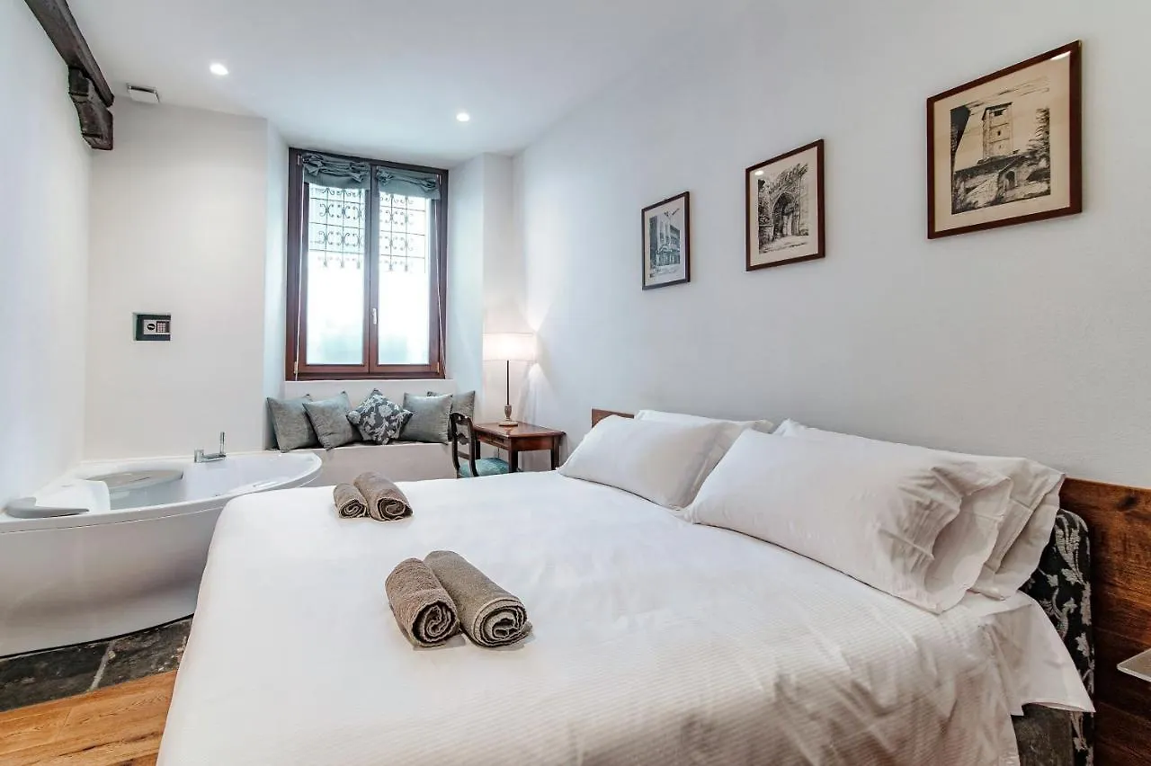 Suite Lo Storico - The House Of Travelers Como Italien