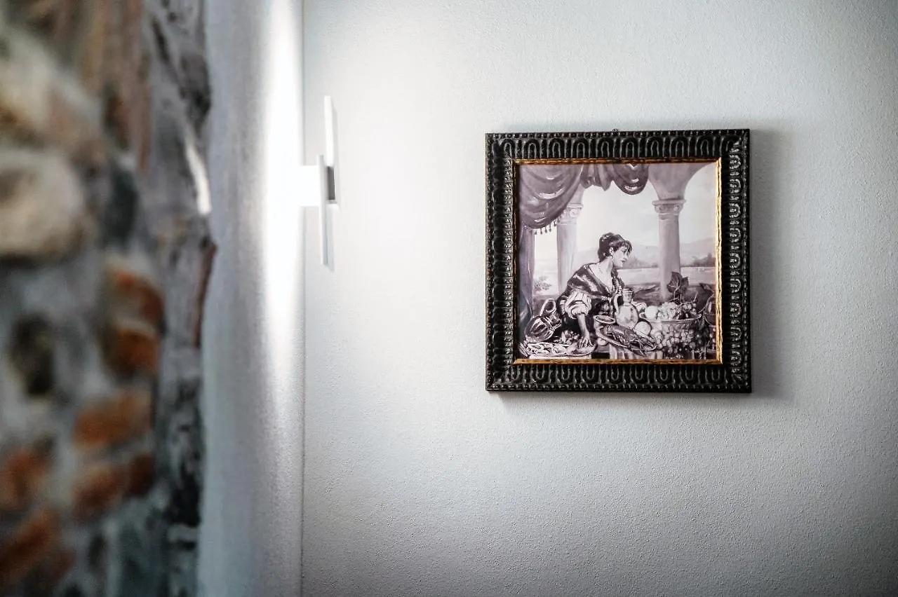 Suite Lo Storico - The House Of Travelers Como Apartment