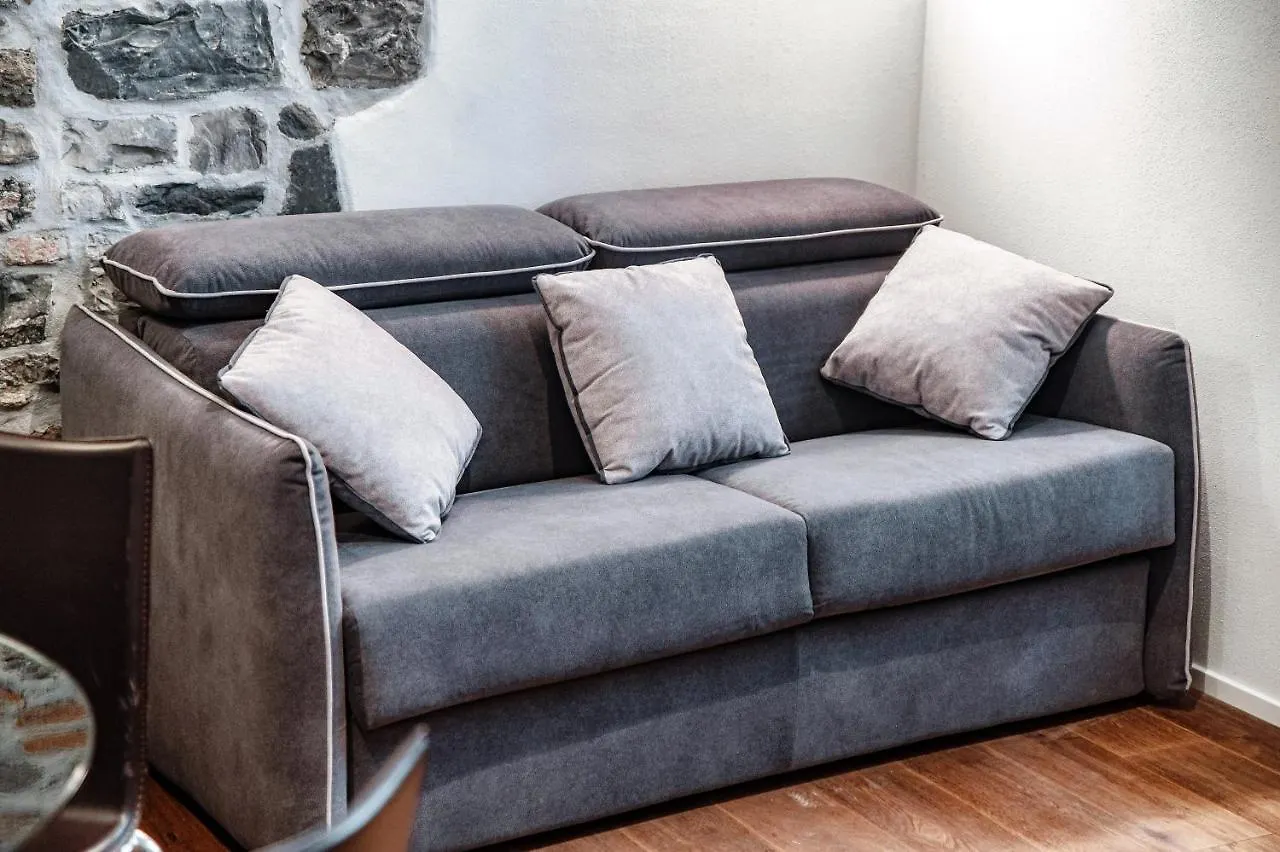 Apartment Suite Lo Storico - The House Of Travelers Como Italy