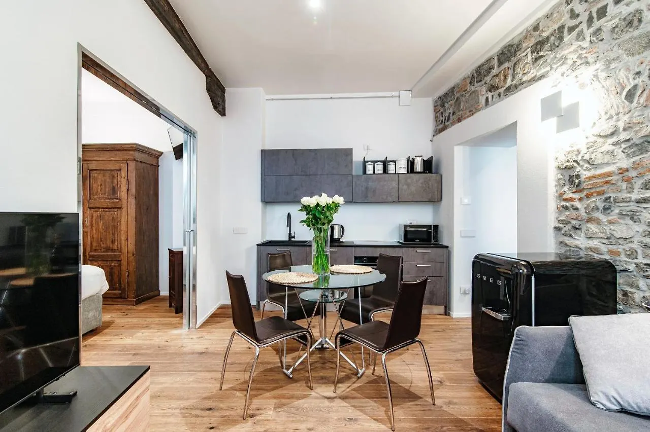 Suite Lo Storico - The House Of Travelers Como 0*,