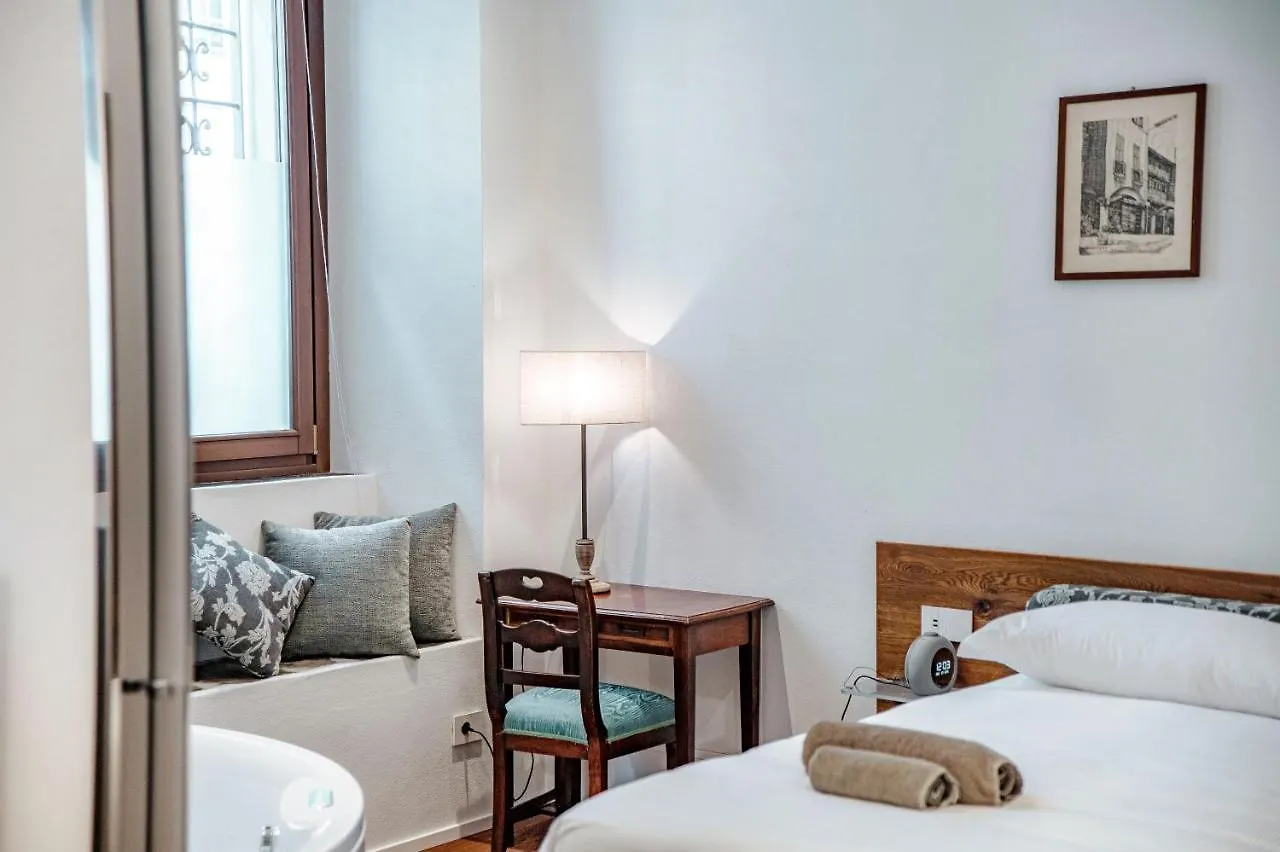 Apartment Suite Lo Storico - The House Of Travelers Como Italy