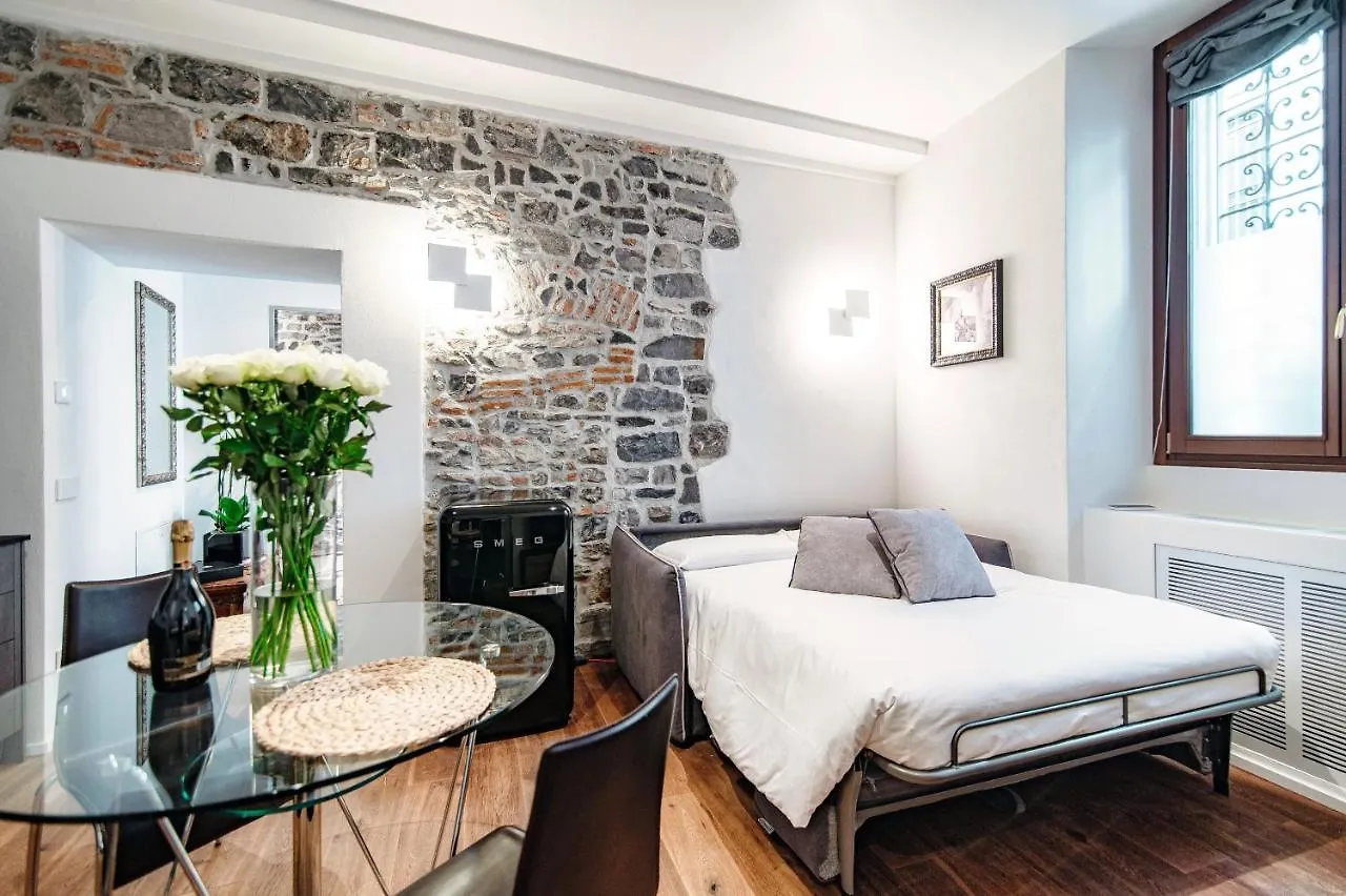 Suite Lo Storico - The House Of Travelers Como