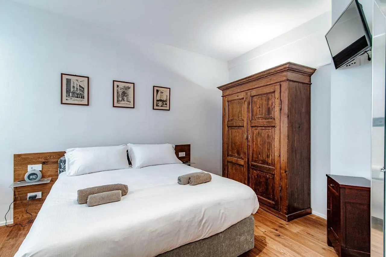 Apartment Suite Lo Storico - The House Of Travelers Como