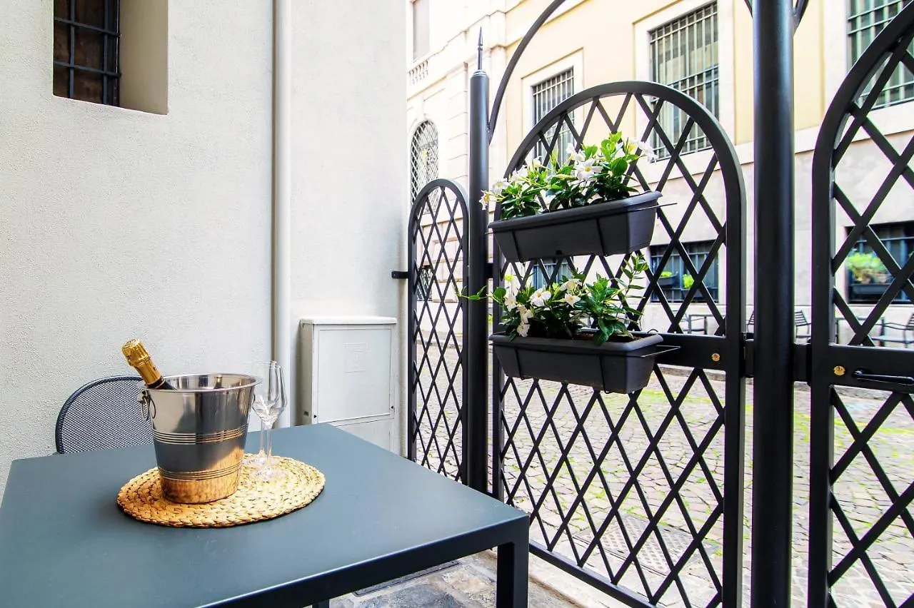 Suite Lo Storico - The House Of Travelers Como