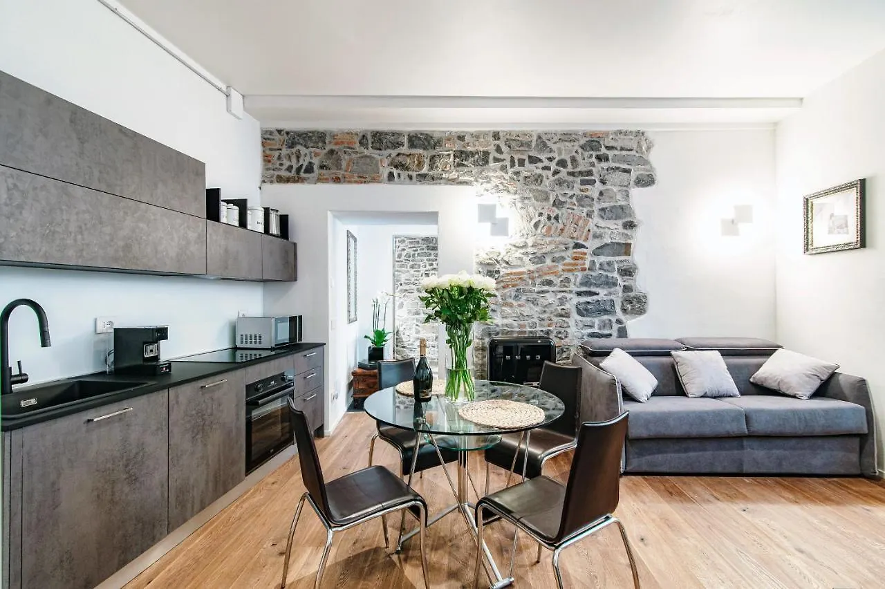 Apartment Suite Lo Storico - The House Of Travelers Como Italy